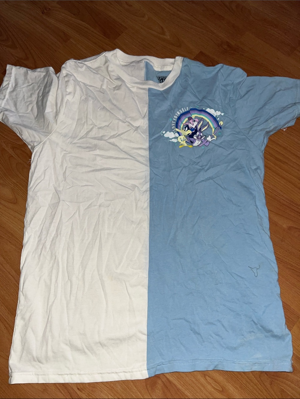 Looney Tunes Two-Tone White and Light Blue Graphic Men's T-Shirt